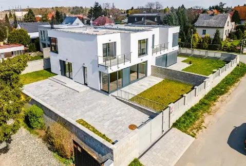 Vila<br />
Dobčichovská